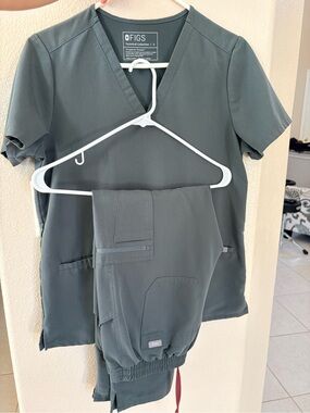 Figs Technical Collection V-Neck Top in Slate